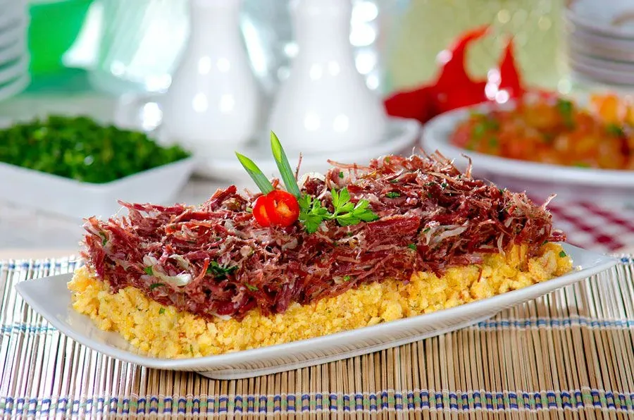 Arrumadinho de carne seca