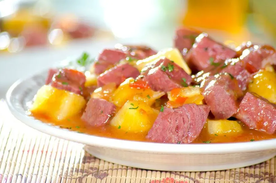 Carne seca com mandioca